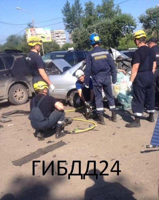 В Красноярске в тройном ДТП погиб молодой человек В Красноярске в тройном ДТП погиб молодой человек (3).jpg