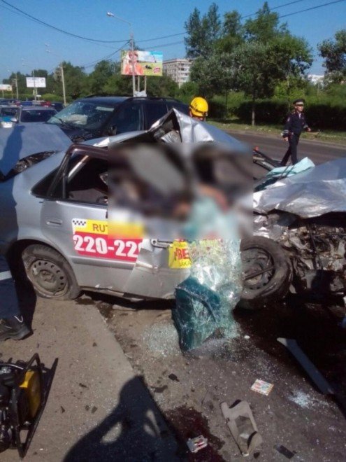 В Красноярске в тройном ДТП погиб молодой человек В Красноярске в тройном ДТП погиб молодой человек (4).jpg