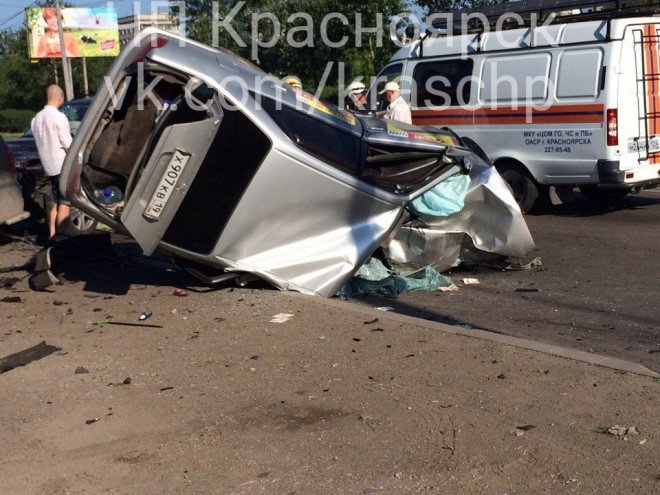 В Красноярске в тройном ДТП погиб молодой человек В Красноярске в тройном ДТП погиб молодой человек (5).jpg