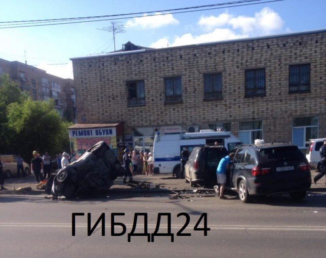 В Красноярске в тройном ДТП погиб молодой человек В Красноярске в тройном ДТП погиб молодой человек (2).jpg