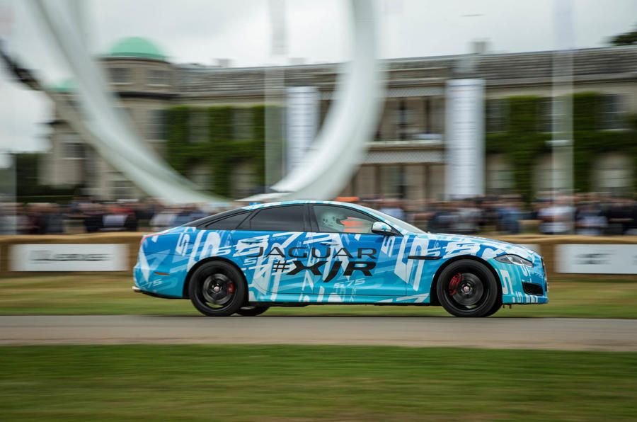 Jaguar подготовил новую 575-сильную версию седана XJ (3).jpg