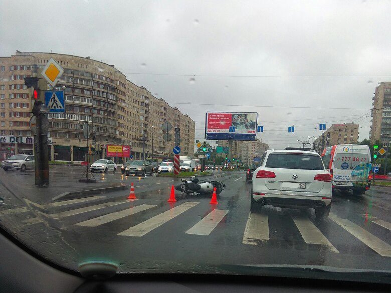 На юге Петербурга разбился мотоциклист.jpg