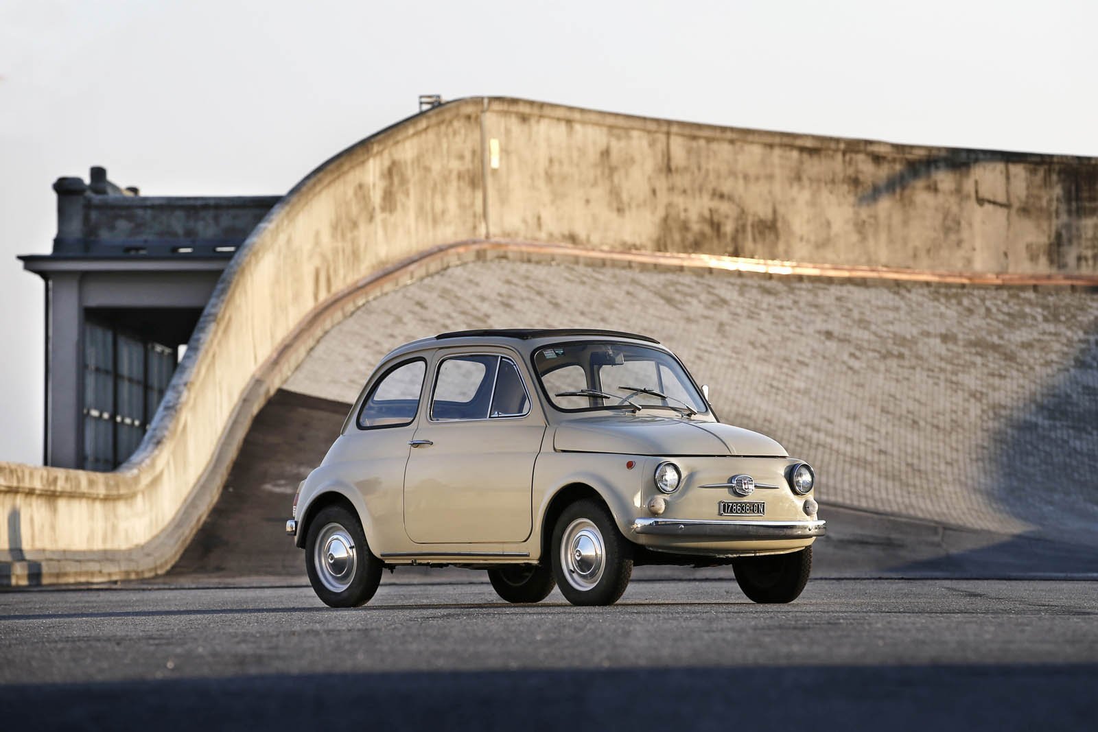 Fiat 500 назвали произведением искусства (1).jpg