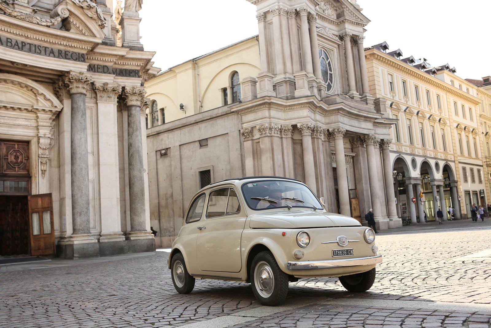 Fiat 500 назвали произведением искусства (3).jpg