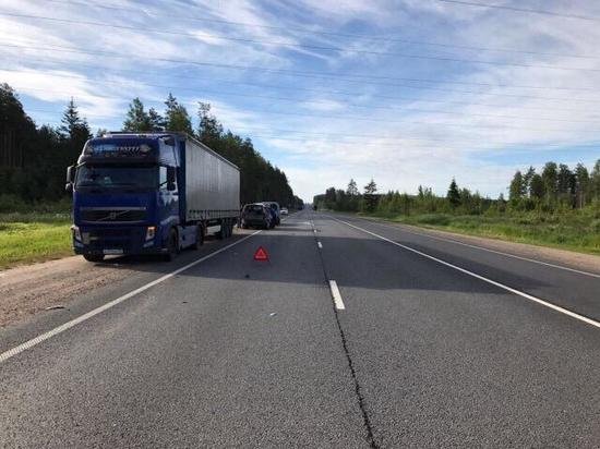 На трассе М-10 под Тверью в ДТП пострадали двое взрослых и двое детей.jpg