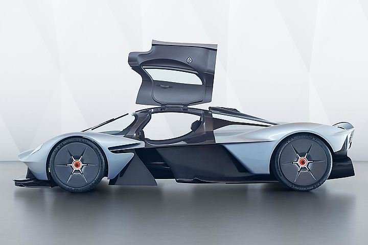Aston Martin представили предсерийный гиперкар Valkyrie (4).jpg
