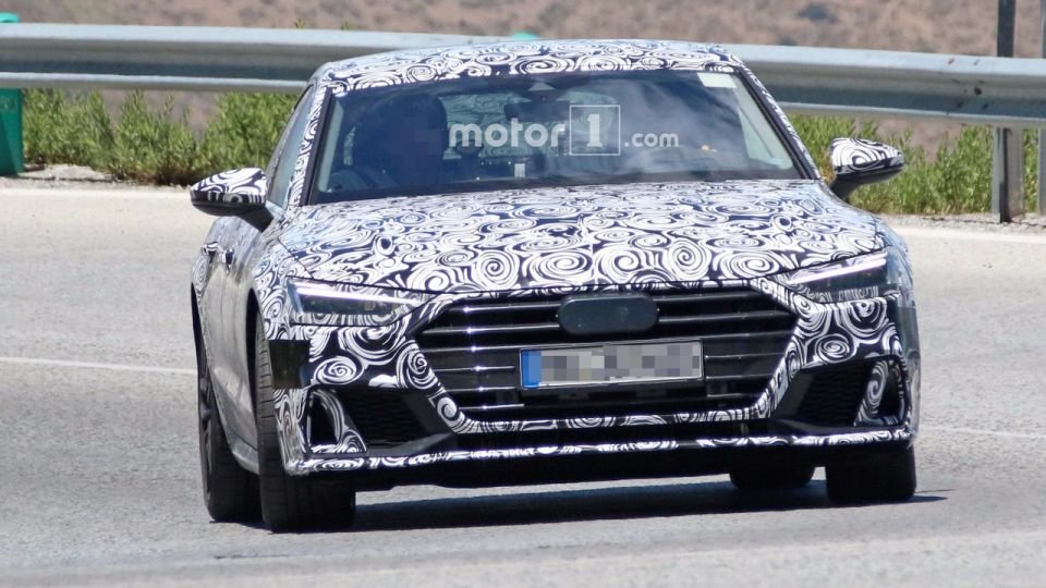 Спортивная версия Audi 7 проходит испытания (1).jpg