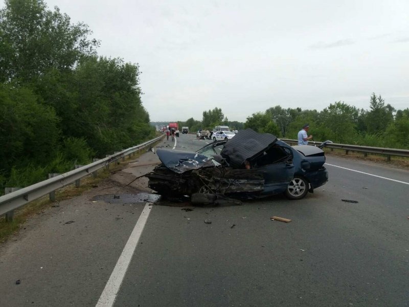 Четыре человека погибли в ДТП с двумя иномарками под Самарой (1).jpg