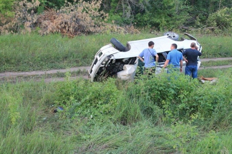 Под Новосибирском при опрокидывании автомобиля погибли двое детей (1).jpg