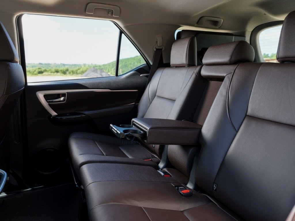 Toyota Fortuner сидения