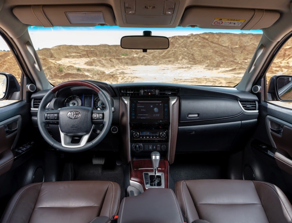 Toyota Fortuner салон