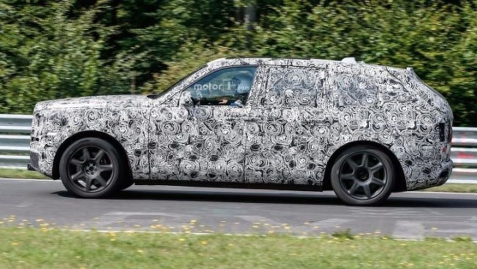 Rolls-Royce тестирует новый внедорожник Cullinan на трассе Нюрбургринг (1).jpg