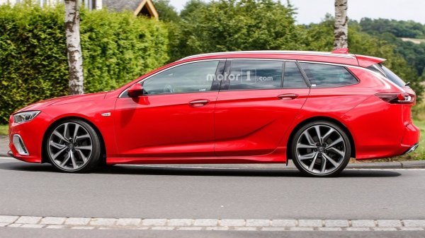 Новое поколение универсала Opel Insignia GSi рассекретили до премьеры (3).jpg