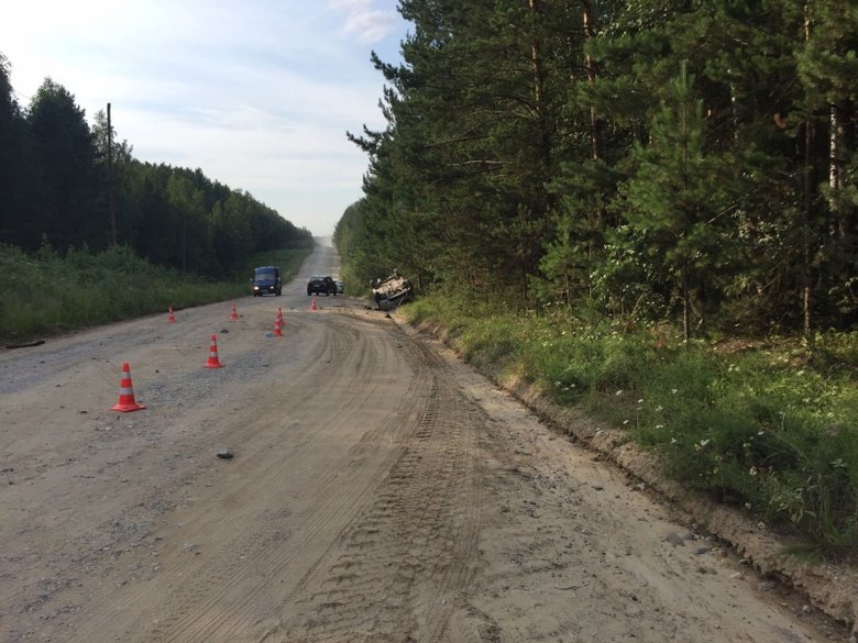 Три молодых человека погибли при опрокидывании автомобиля в Томском районе (6).jpg