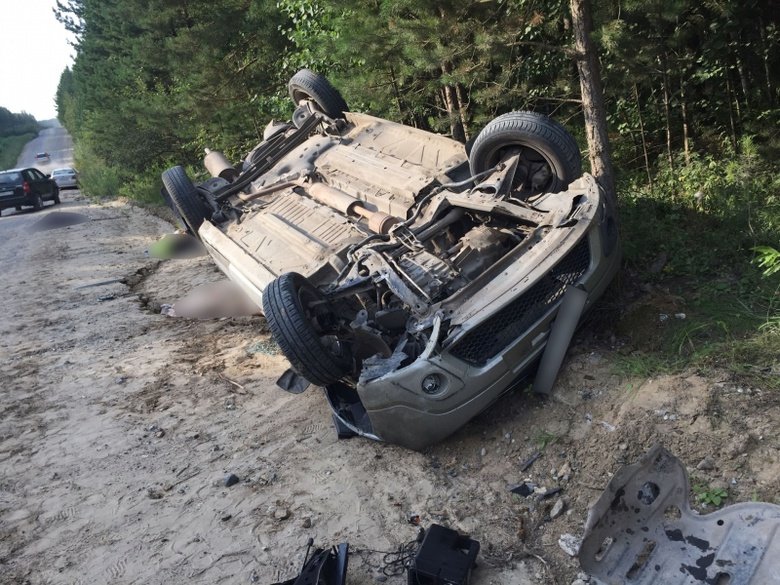 Три молодых человека погибли при опрокидывании автомобиля в Томском районе (1).jpg