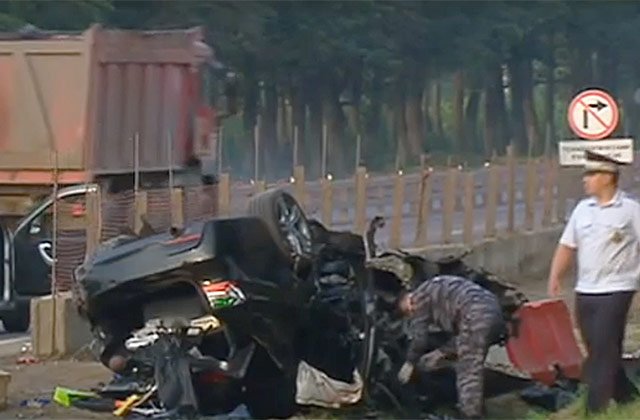 BMW врезался в бетонное ограждение в Новой Москве – погибли два человека (2).jpg