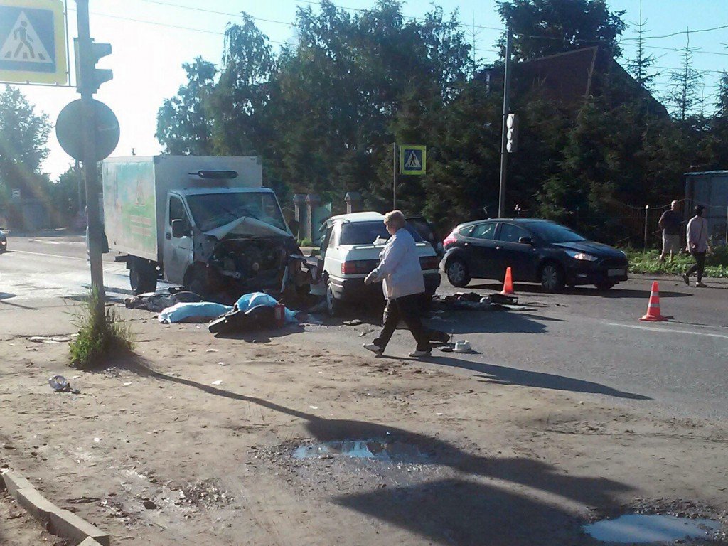 Два человека погибли в лобовом ДТП под Петербургом (3).jpg