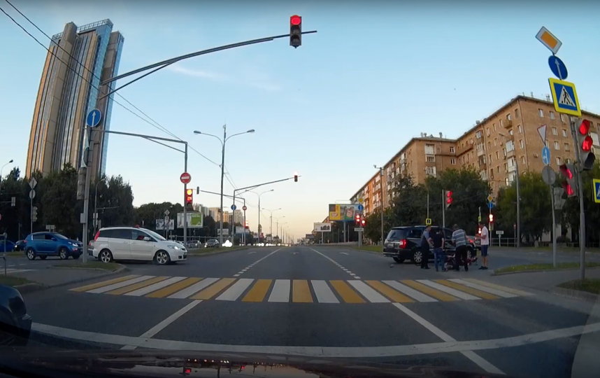 Мотоциклист погиб в ДТП на проспекте Вернадского в Москве.png