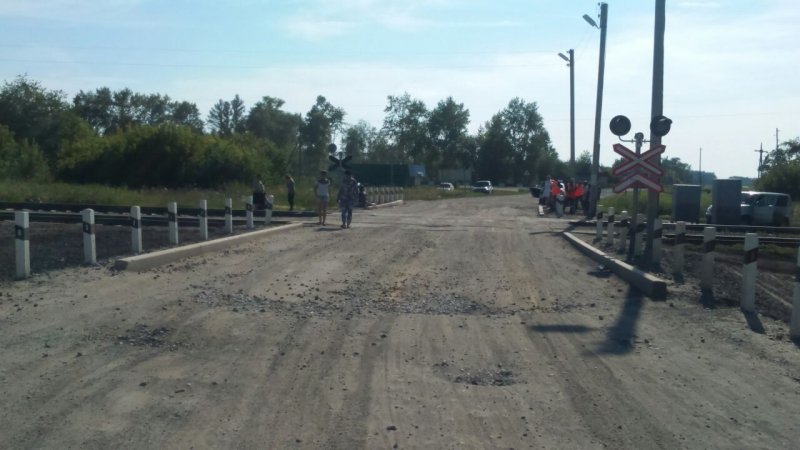 Два человека на мотоцикле погибли, попав под тепловоз в Новосибирской области.jpg