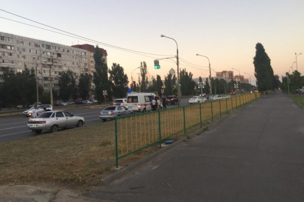 В Волжском автомобиль сбил девочку.jpg