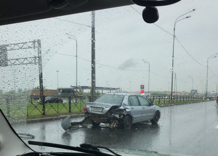 В тройном ДТП в Петербурге пострадали две женщины (2).jpg