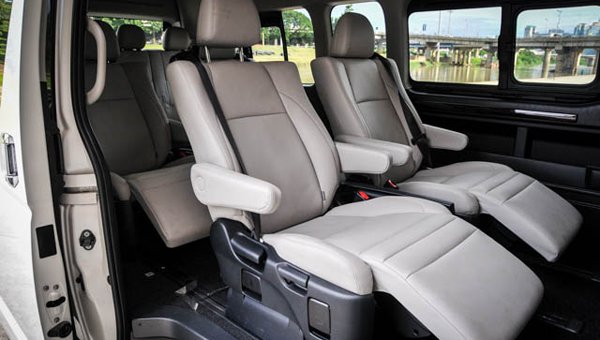Обновленный микроавтобус Toyota Hiace выйдет на рынок в декабре (3).jpg