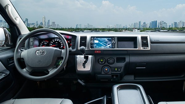 Обновленный микроавтобус Toyota Hiace выйдет на рынок в декабре (2).jpg