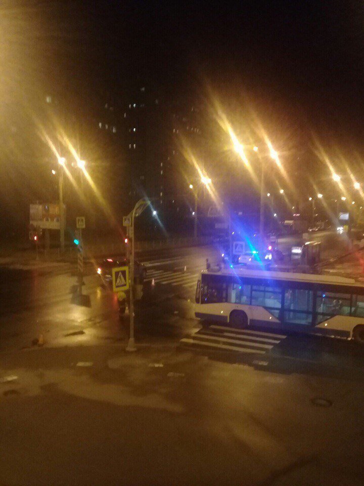 Молодой парень на иномарке насмерть сбил женщину в Петербурге (2).jpg