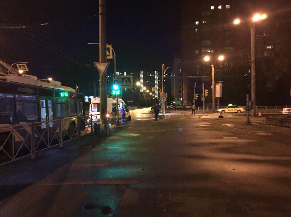 Молодой парень на иномарке насмерть сбил женщину в Петербурге (4).jpg