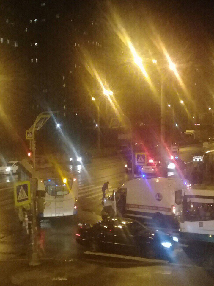 Молодой парень на иномарке насмерть сбил женщину в Петербурге (3).jpg