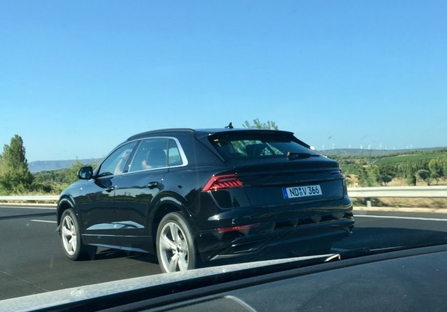 Новый кроссовер Audi Q8 был замечен без камуфляжа (3).jpg
