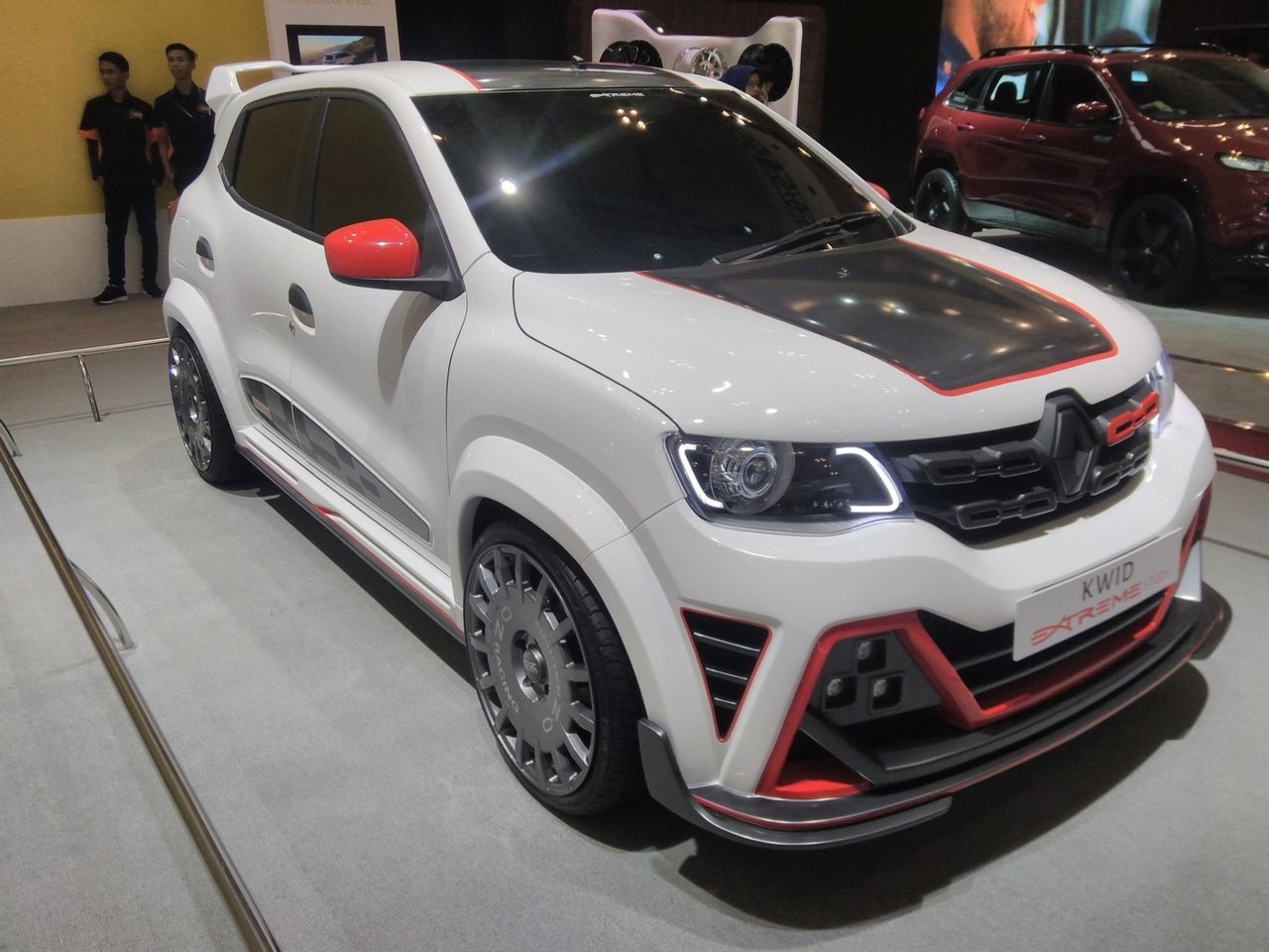 «Зверь-машина» экстремальный тюнинг Renault Kwid (3).jpg