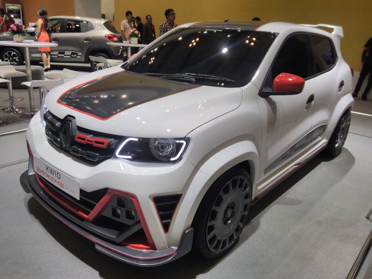 «Зверь-машина» экстремальный тюнинг Renault Kwid (1).jpg