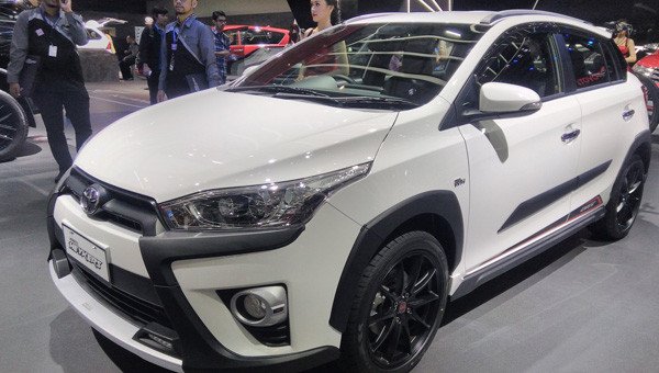 Toyota представила новый кроссовер Yaris Heykers (2).jpg