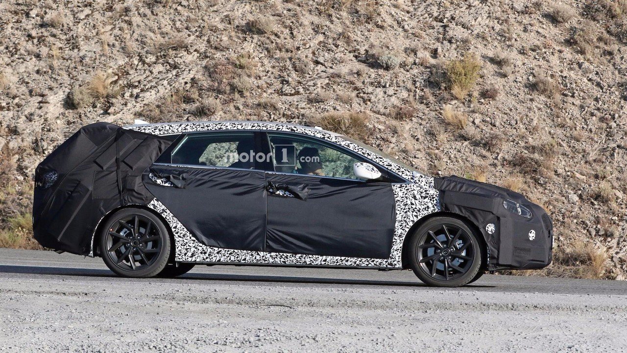 Новое поколение универсала Hyundai i40 было замечено на тестах (2).jpg