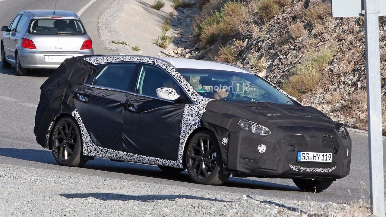 Новое поколение универсала Hyundai i40 было замечено на тестах (1).jpg