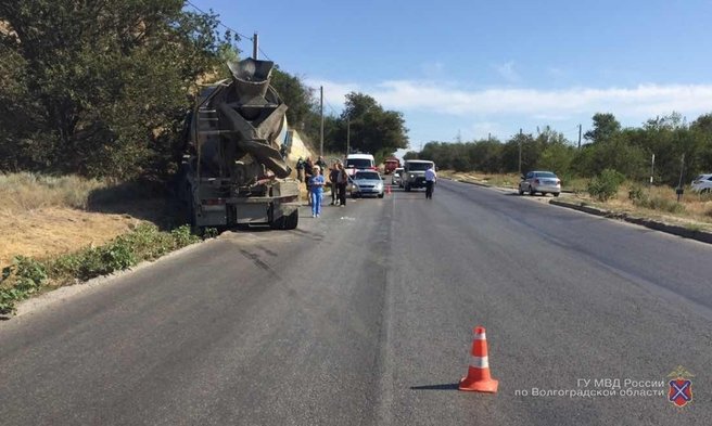 В Волгограде в ДТП с бетономешалкой погиб человек (1).jpg