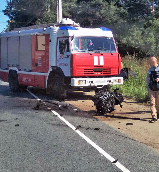 Во Всеволожске в ДТП у машины вырвало двигатель (1).jpg