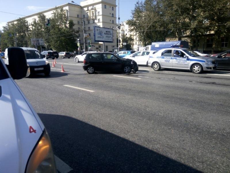 В ДТП с мотоциклом в Москве пострадали два человека (2).jpg