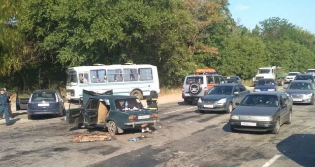 Семья разбилась в лобовом ДТП под Симферополем – погибла мать.jpg