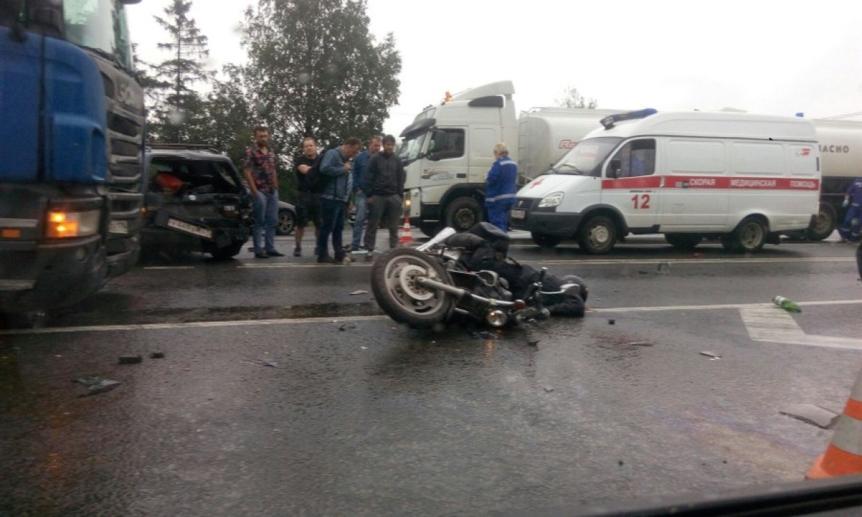 Мотоциклист с пассажиром погибли в ДТП в Гатчинском районе Ленобласти (1).jpeg