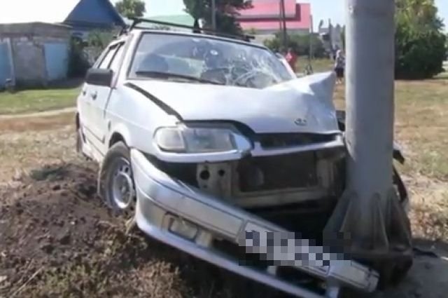 В Саракташе ВАЗ насмерть сбил человека и врезался в столб (2).jpg