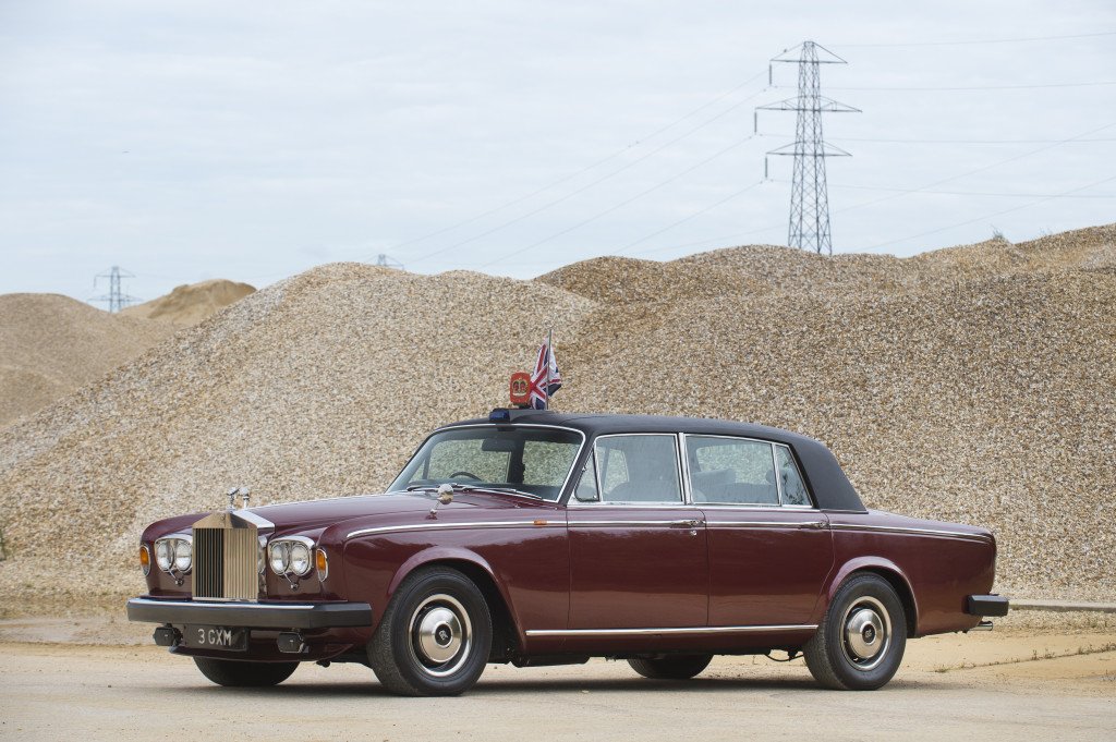 Королевский Rolls-Royce Silver Wraith II LWB Saloon, вид сбоку.jpg