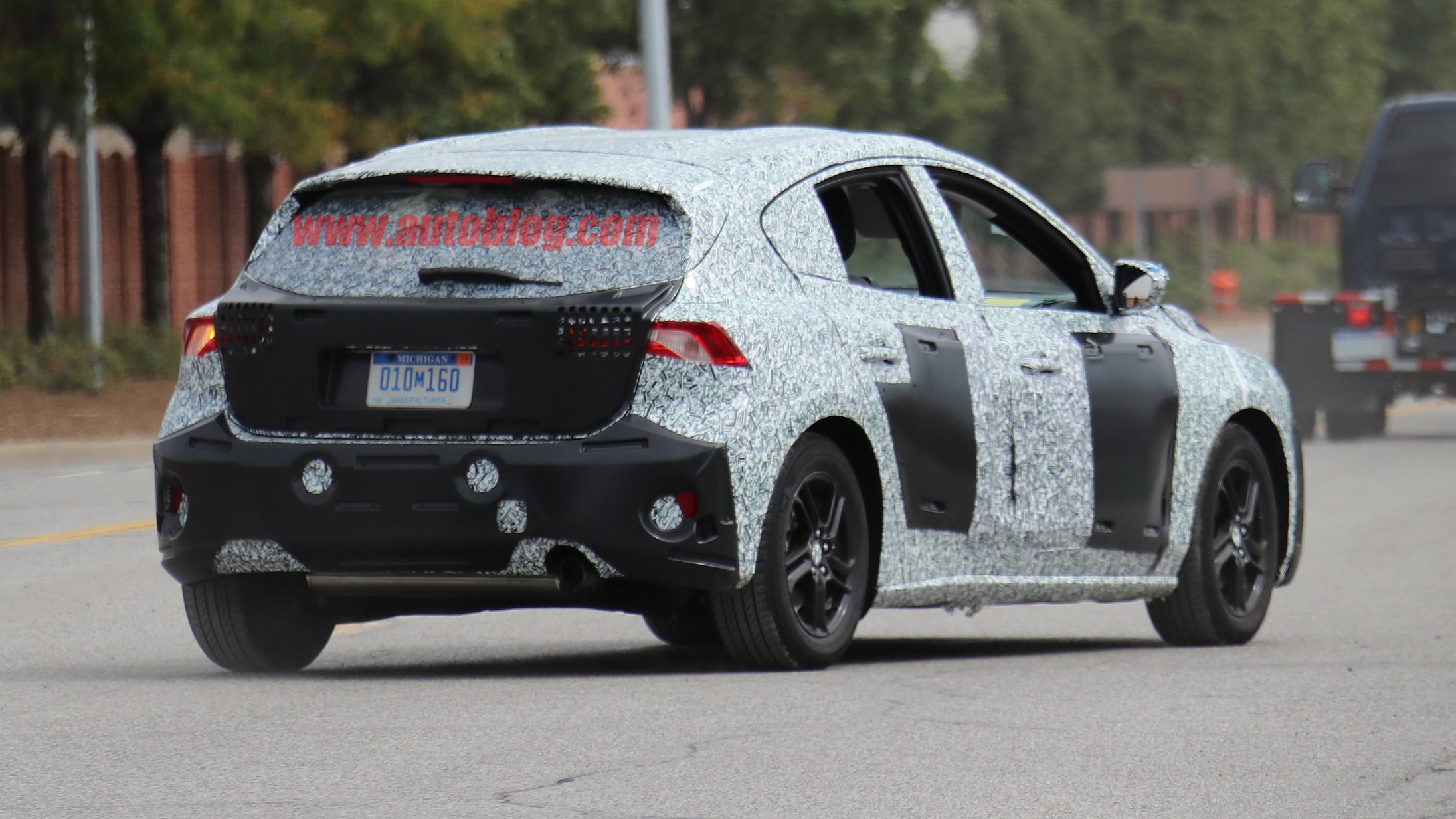Ford Focus 2019 заснят фотошпионами Форд Фокус 2019 шпионские фотографии вид сзади.jpg