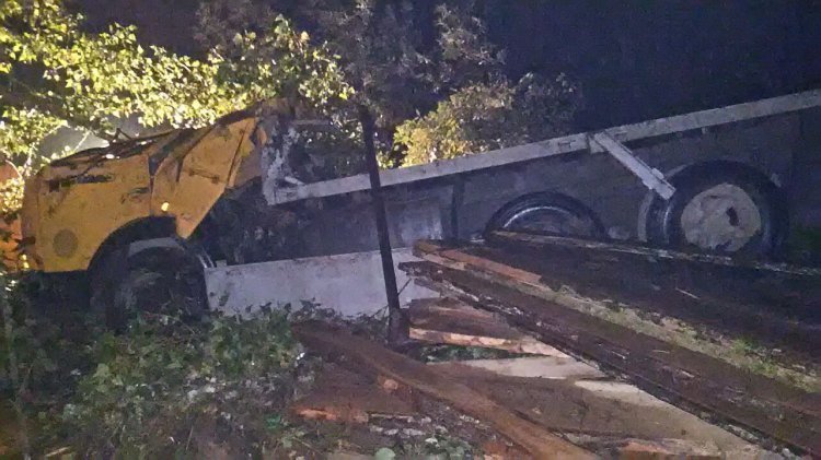 Два человека погибли при опрокидывании КамАЗа в Белорецком районе (1).jpg