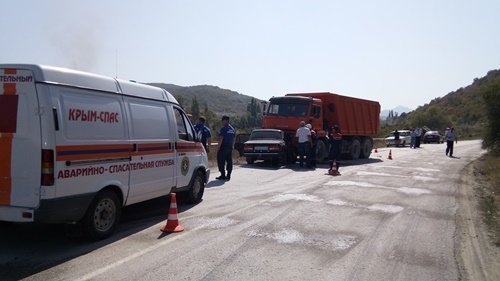 В Крыму три человека из ВАЗа погибли в лобовом ДТП с КамАЗом (1).jpg