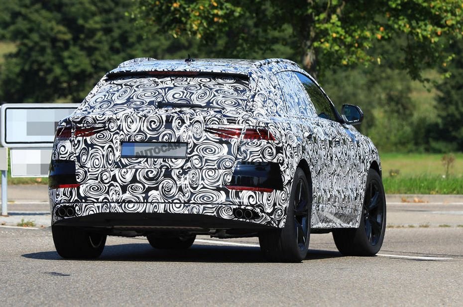 Audi SQ8 вид сзади.jpg