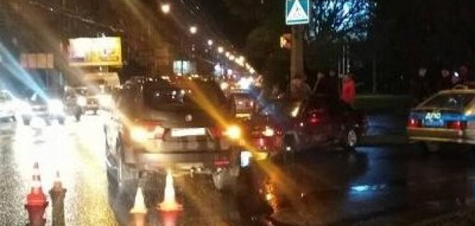 Три женщины пострадали в ДТП с двумя иномарками в Вологде