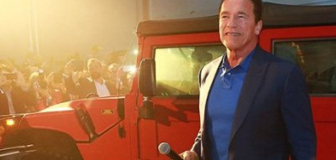 Арнольд Шварценеггер получил единственный в мире электрический Hummer