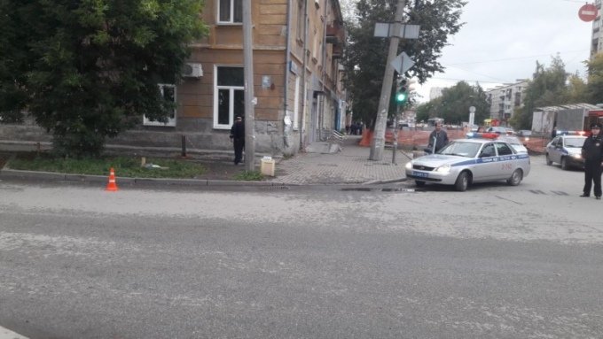 В Екатеринбурге «Нива» сбила 10-летнюю девочку на переходе (2).jpg